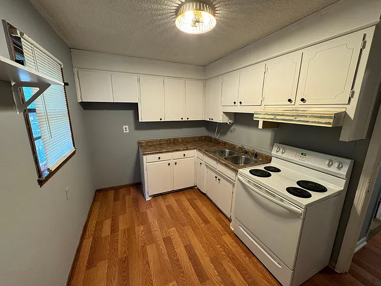 111 Maryland St — Photo 3