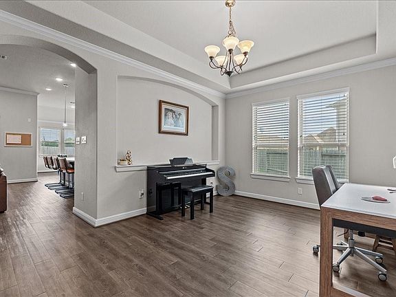 4th image of 2419 Trocadero Ln