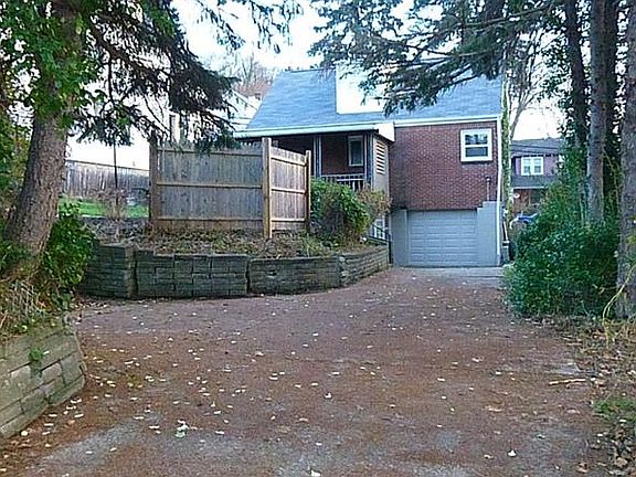 4th image of 129 E Crafton Ave