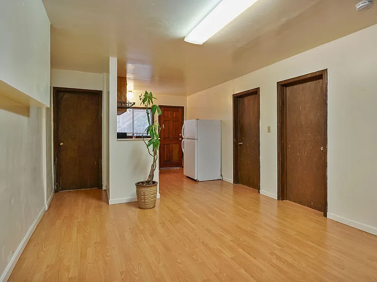 2704 Virginia St 1/2-4 — Photo 2