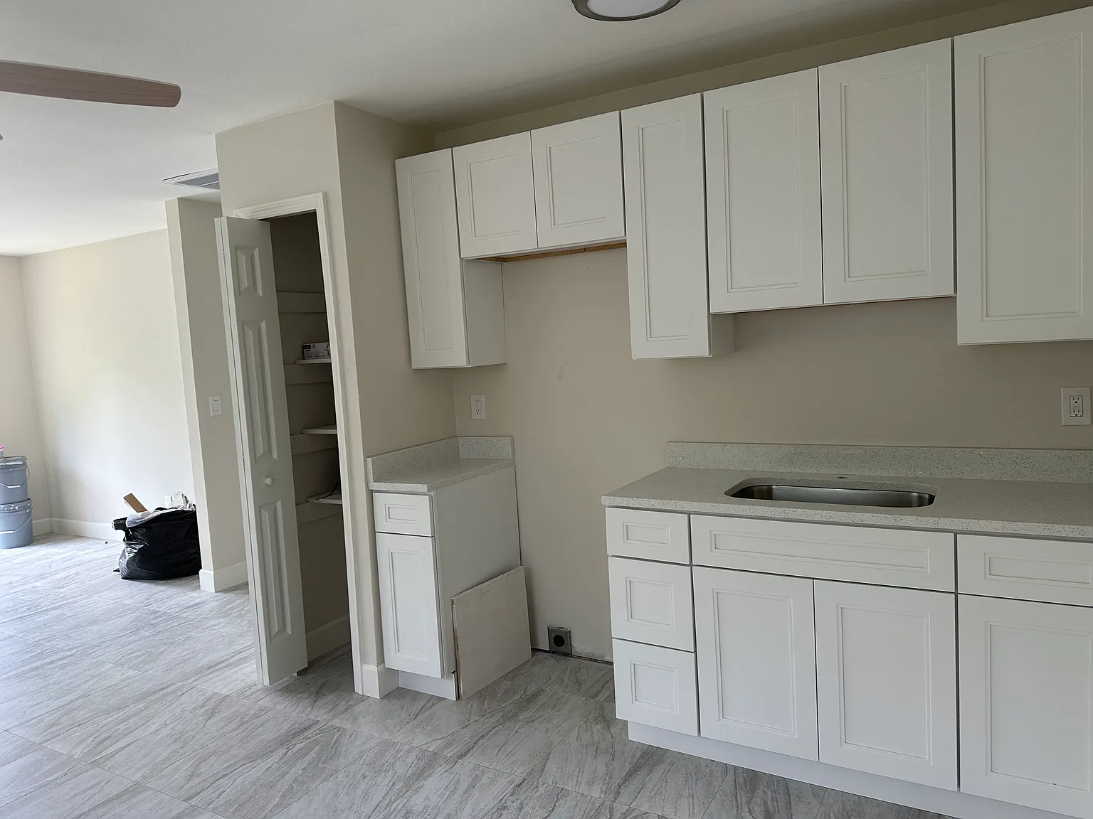 2 bed, 700 sqft, $1,000 — Photo 2