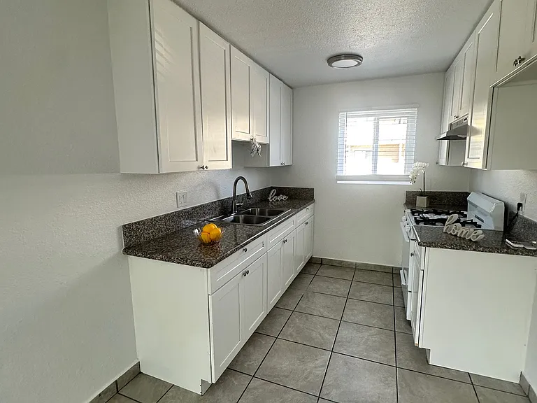 7729 Ventura Canyon Ave #6 — Photo 3