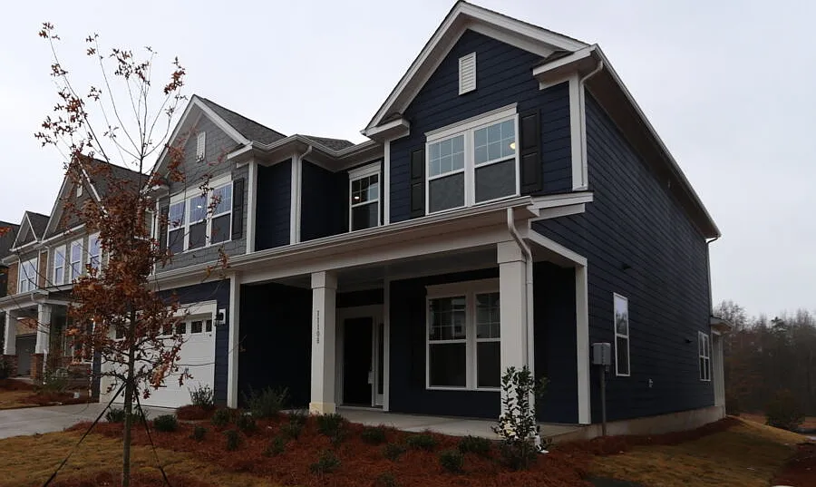 5 bed, 3700 sqft, $4,195 — Photo 3