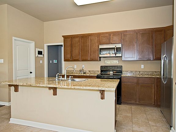 5th image of 246 Millstone Dr