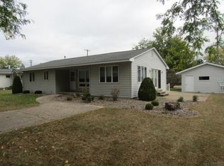 719 N 3rd St, Guttenberg, IA 52052