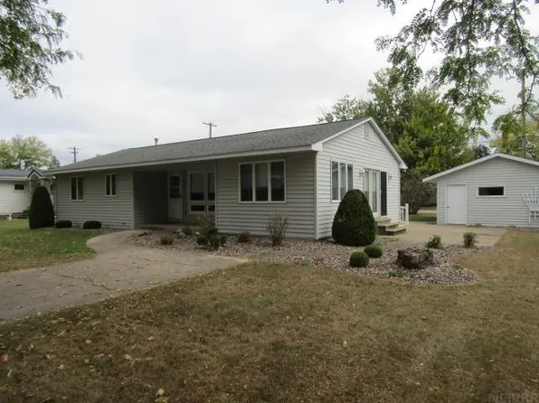 719 N 3rd St, Guttenberg, IA 52052
