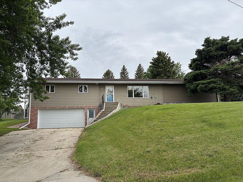 489 W 9th St, Winner, SD