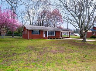 6309 Lake Dr, Charlotte, NC 28215