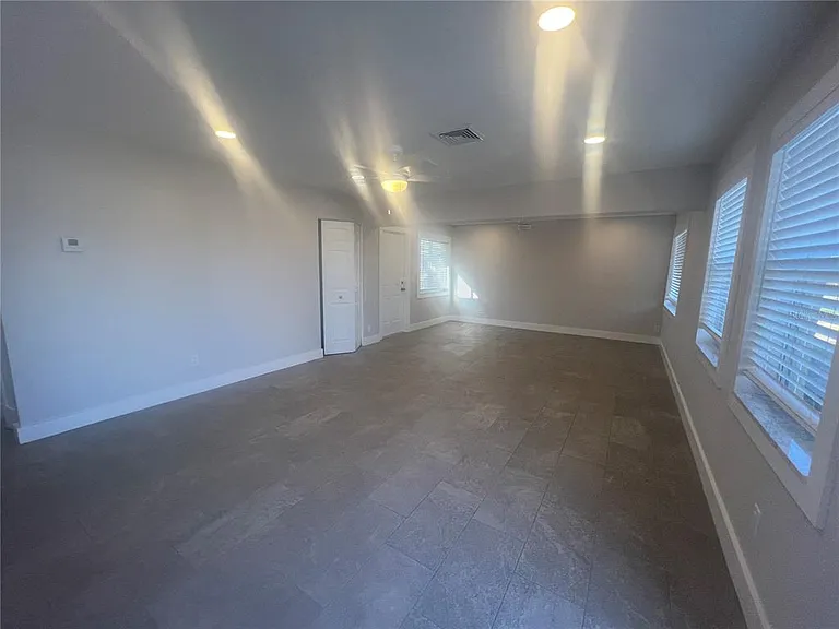 322 Lasayette Dr NE — Photo 4