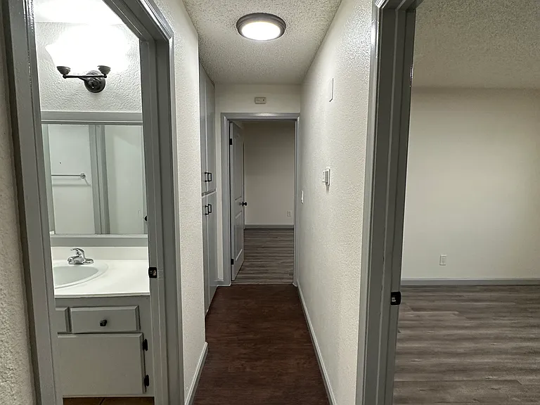 1033 Broad Ave #308 — Photo 8