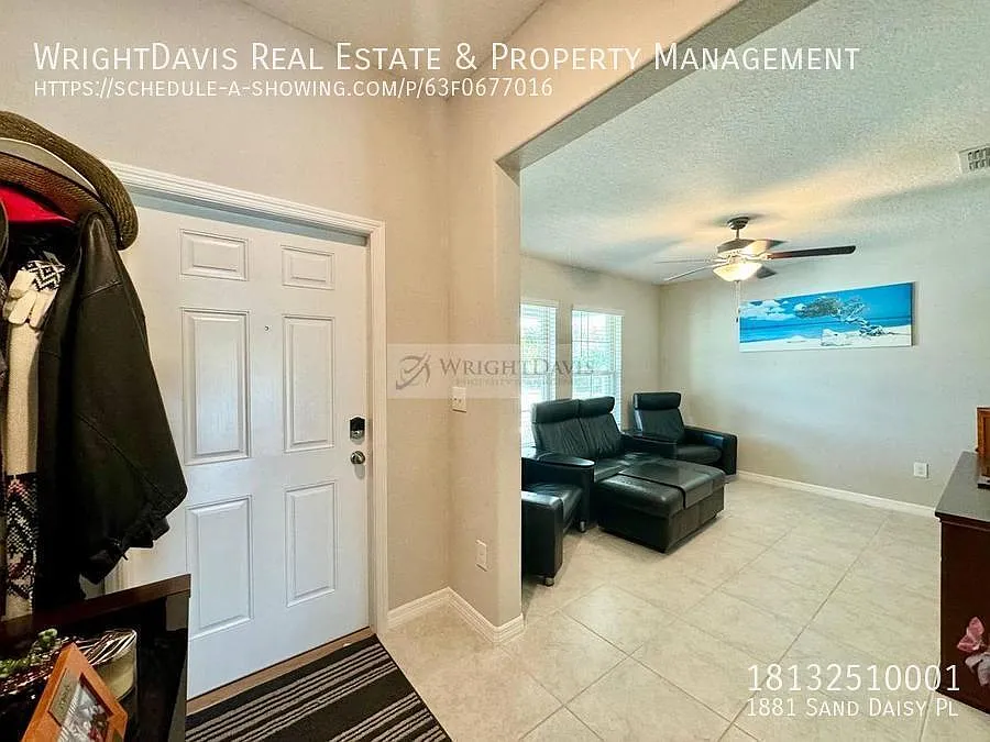 Exquisite 4-bedroom, 2.5-bathroom Home — Photo 4