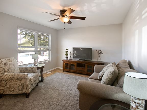 5th image of 709 N Columbine Ave