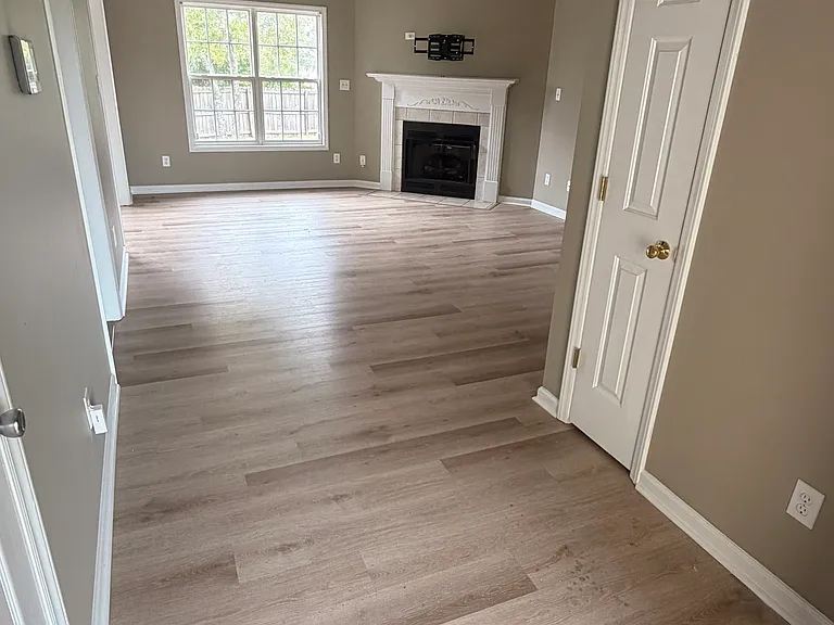 82 Macon Ct E — Photo 2