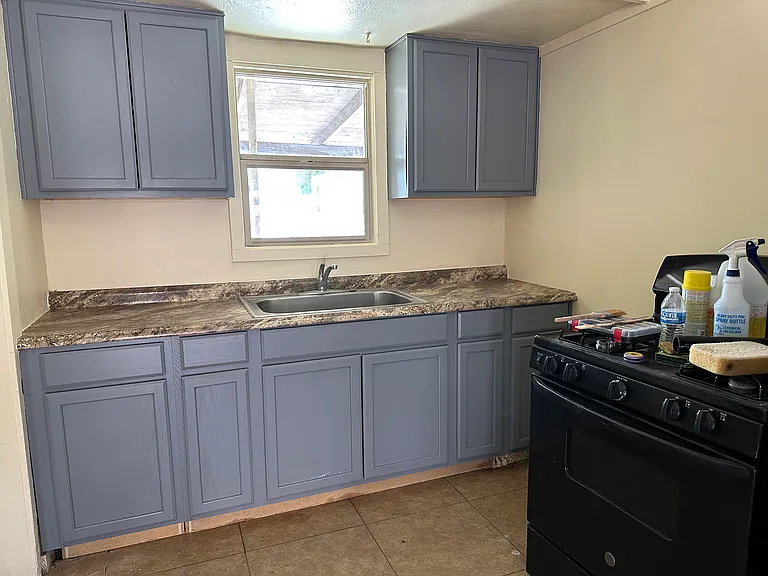 221 W Roger Rd #C — Photo 9
