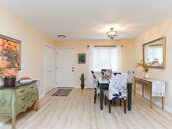 5th image of 9 Woodtrace Cir
