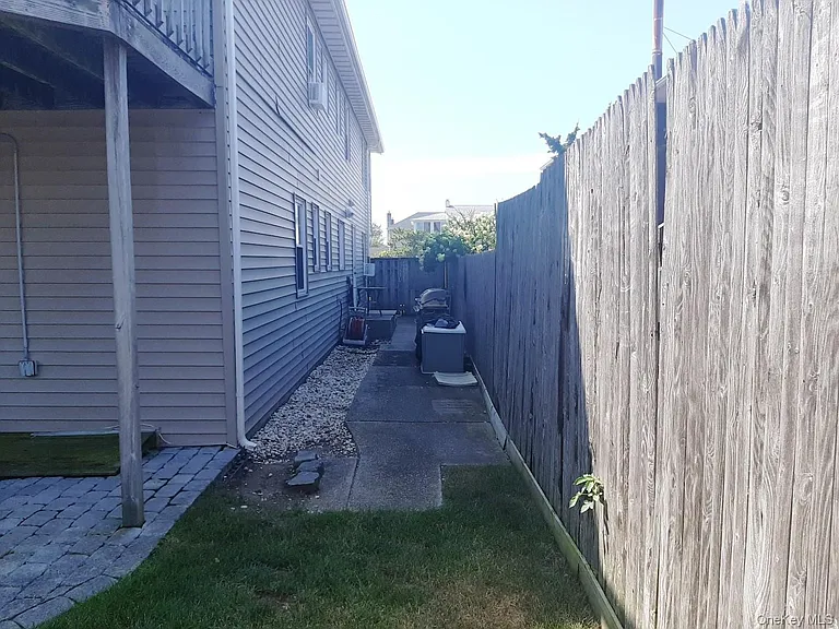 571 W Hudson St — Photo 4