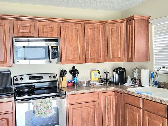 5th image of 567 Holbrook Cir