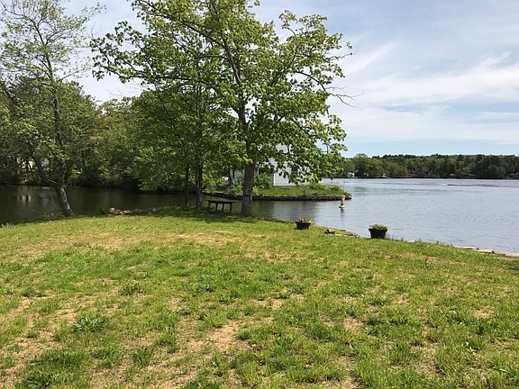 3rd image of 18 Cedar Lake Dr