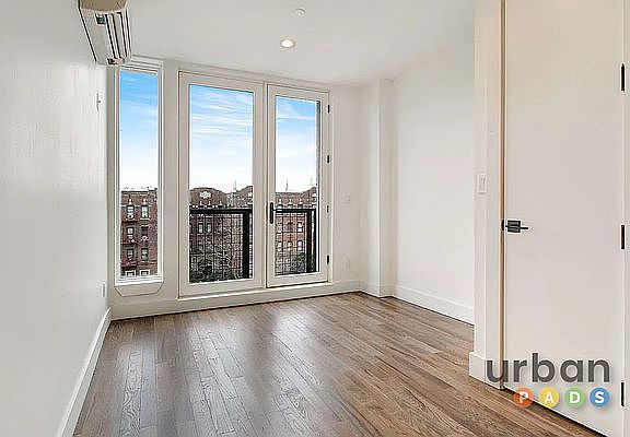 3rd image of 167 Linden Blvd #8C