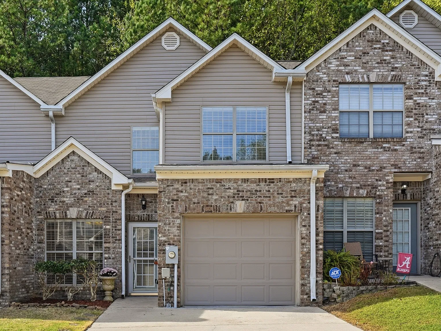 3 bed, 2.5 bath, 1840 sqft, $1,950 — Photo 1