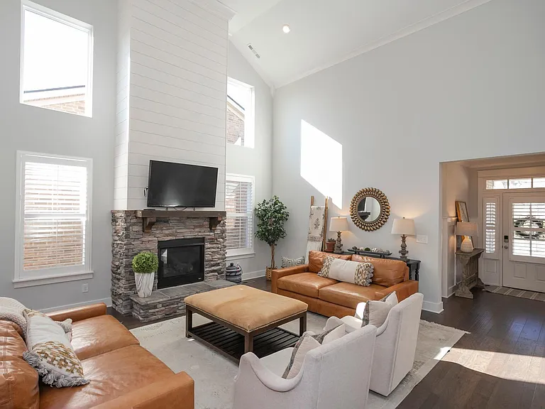 831 Newcomb St — Photo 5