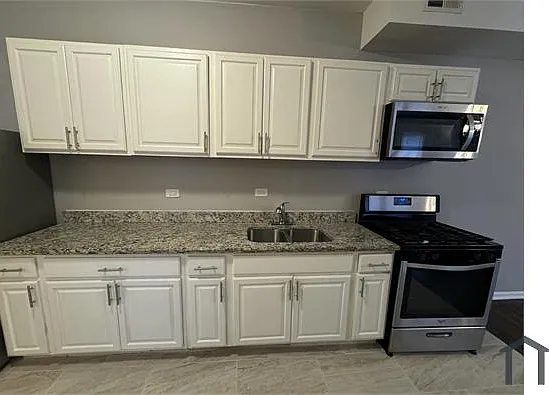 3 bed, $2,249 — Photo 2