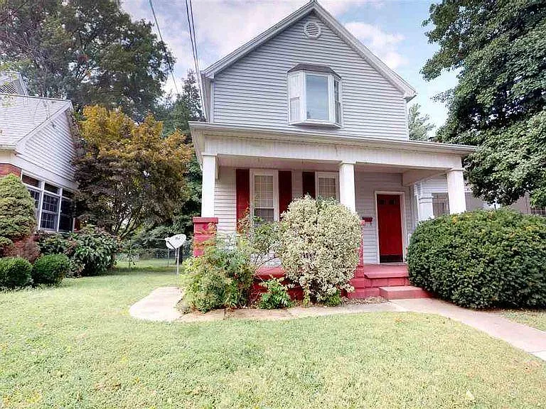 3213 Broadway Ave — Photo 1