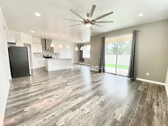 4th image of 2020 W Bella Ln