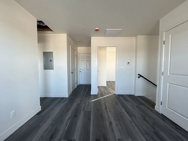 5017 Clara St — Photo 10