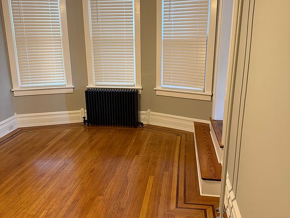 5th image of 1933 W Greenleaf St