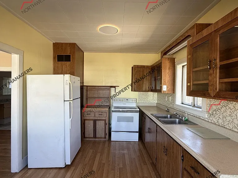 927 Marion St — Photo 7