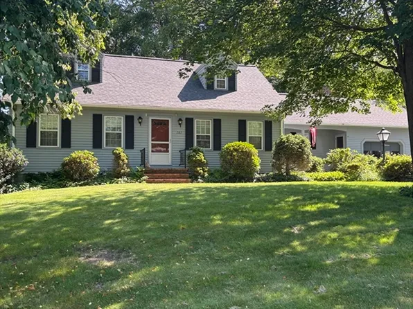 161 Woodland Dr, Somerset, MA 02726