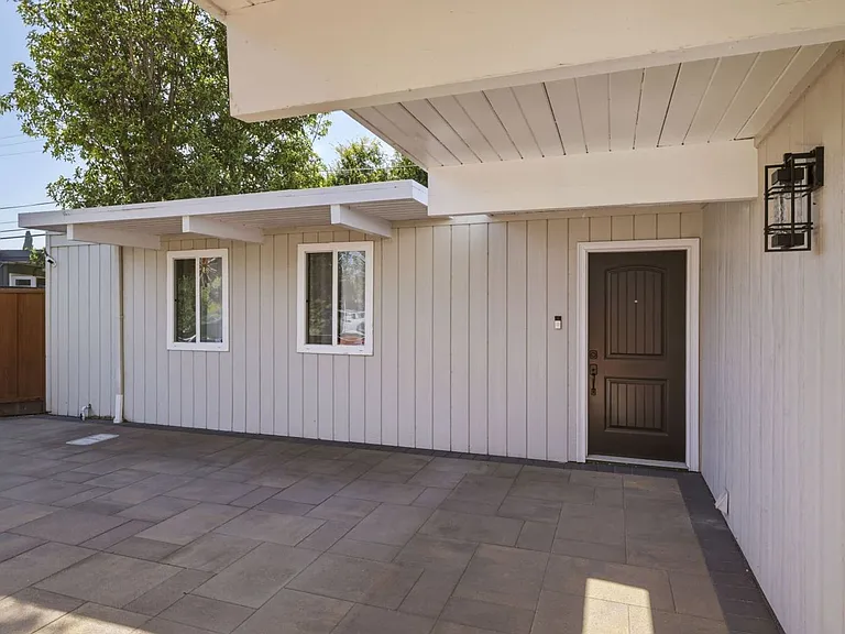 2563 Greer Rd — Photo 2