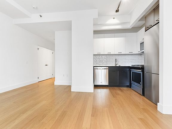 3rd image of 63 Wall St APT 2710