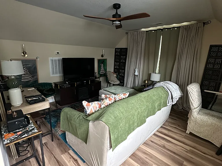 1010 Bate Ave — Photo 7