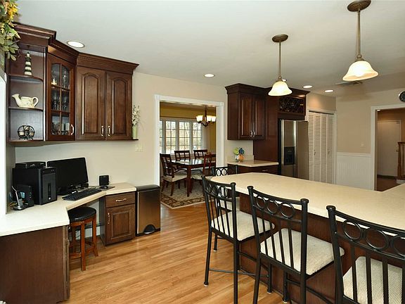 5th image of 4 Elmbark Ln