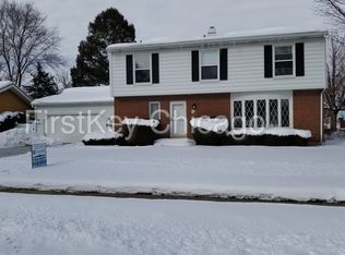 10 Lloyd St, Cary, IL 60013