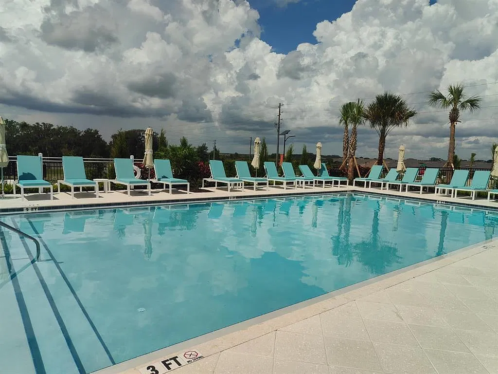 6 bed, 3.0 bath, 2590 sqft, $2,895 — Photo 4