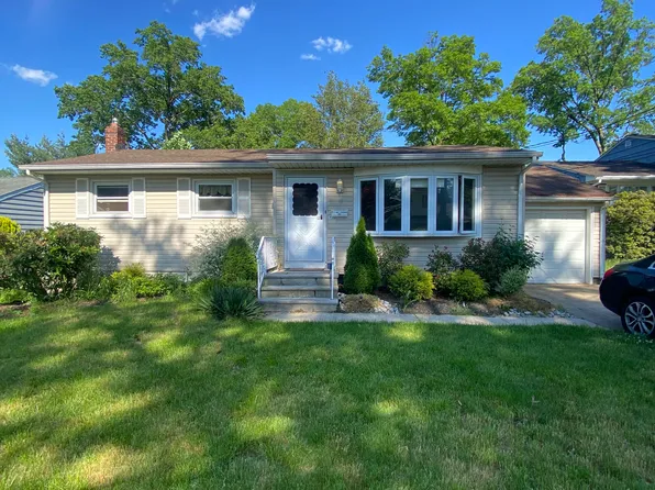78 Water St, Colonia, NJ 07067