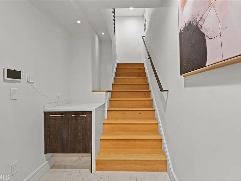 802 Bard St — Photo 30