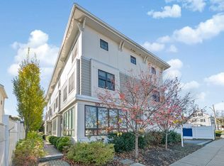 198 California St APT 3, Newton, MA 02458