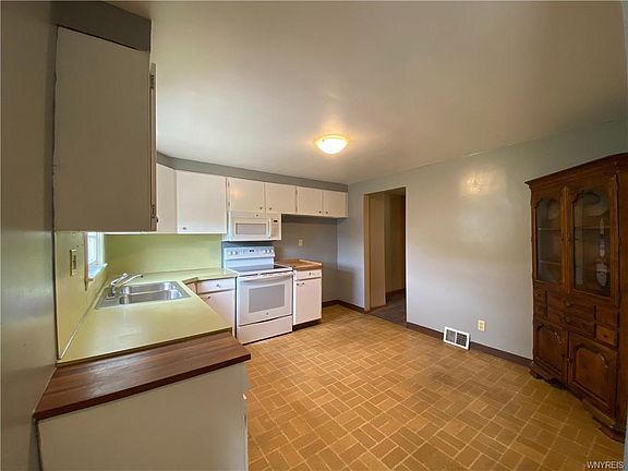 4th image of 60 Mosher Dr