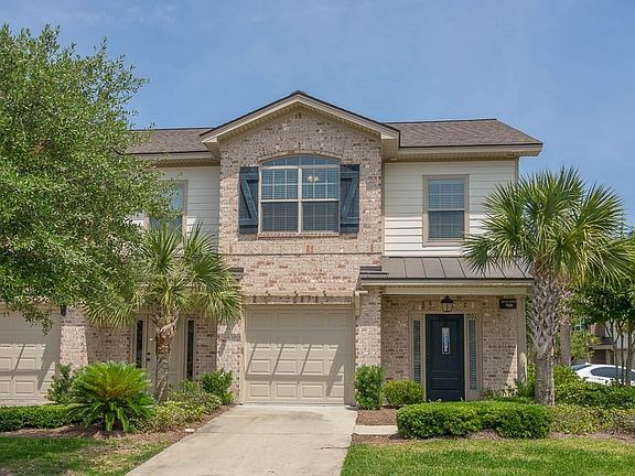 2nd image of 901 Reserve Ln
