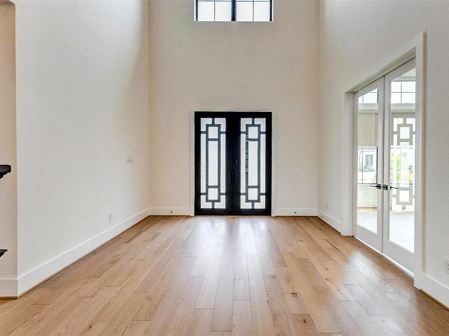5 bed, 7.0 bath, 5176 sqft, $5,999 — Photo 4
