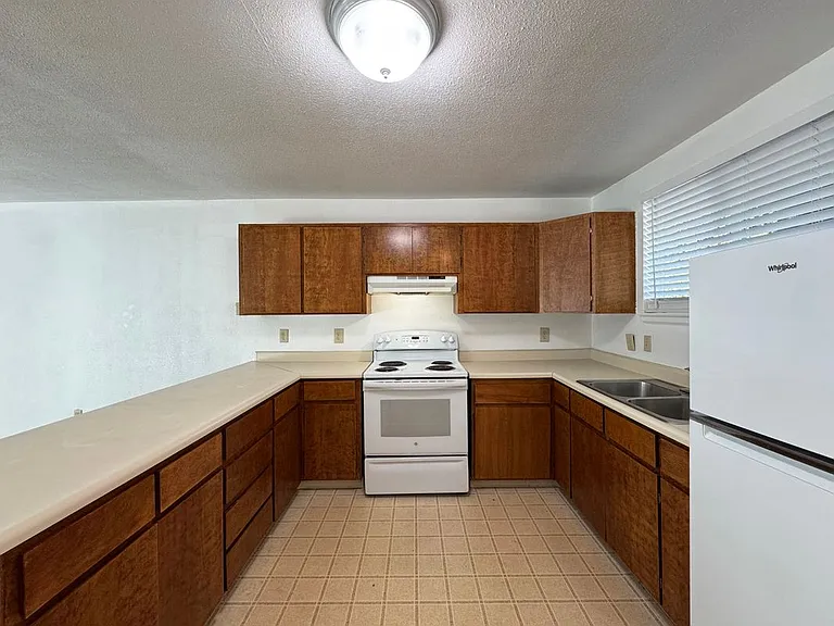 2148 Primrose Dr #4 — Photo 8