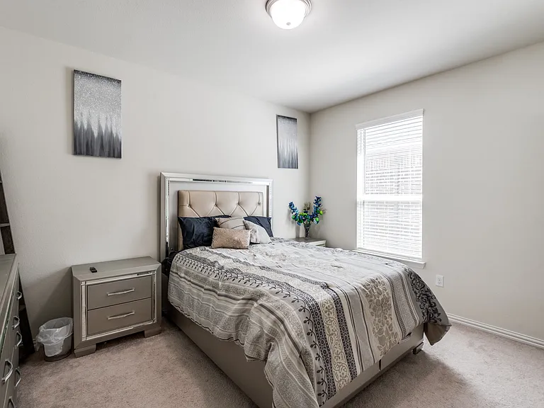 1005 Adelyn St — Photo 8