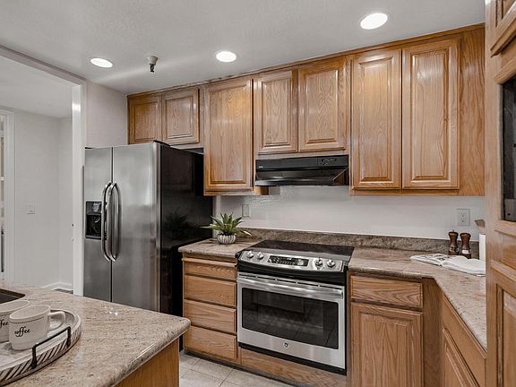 3rd image of 1943 Mount Vernon Ct APT 107