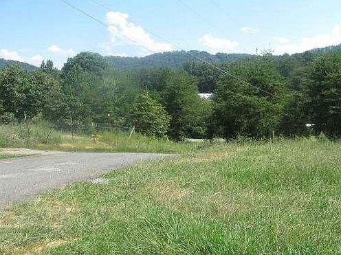 2nd image of 156 Flatwood Ln
