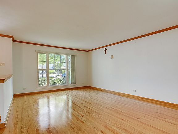 3rd image of 1585 Brookside Dr