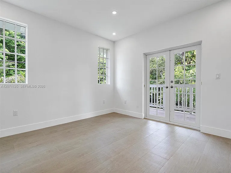 112 Florida Ave — Photo 17